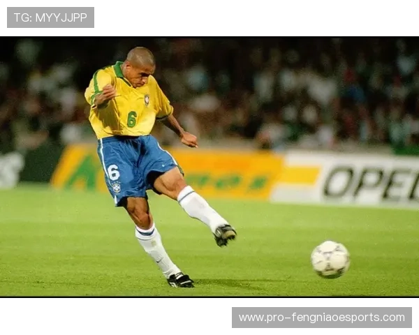 踢香蕉球技惊四座的足球明星：他的精准弧线如何征服球场